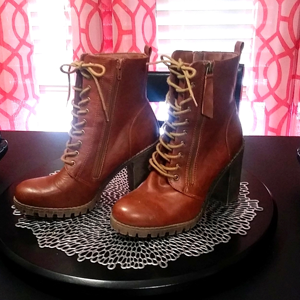 Heel boots